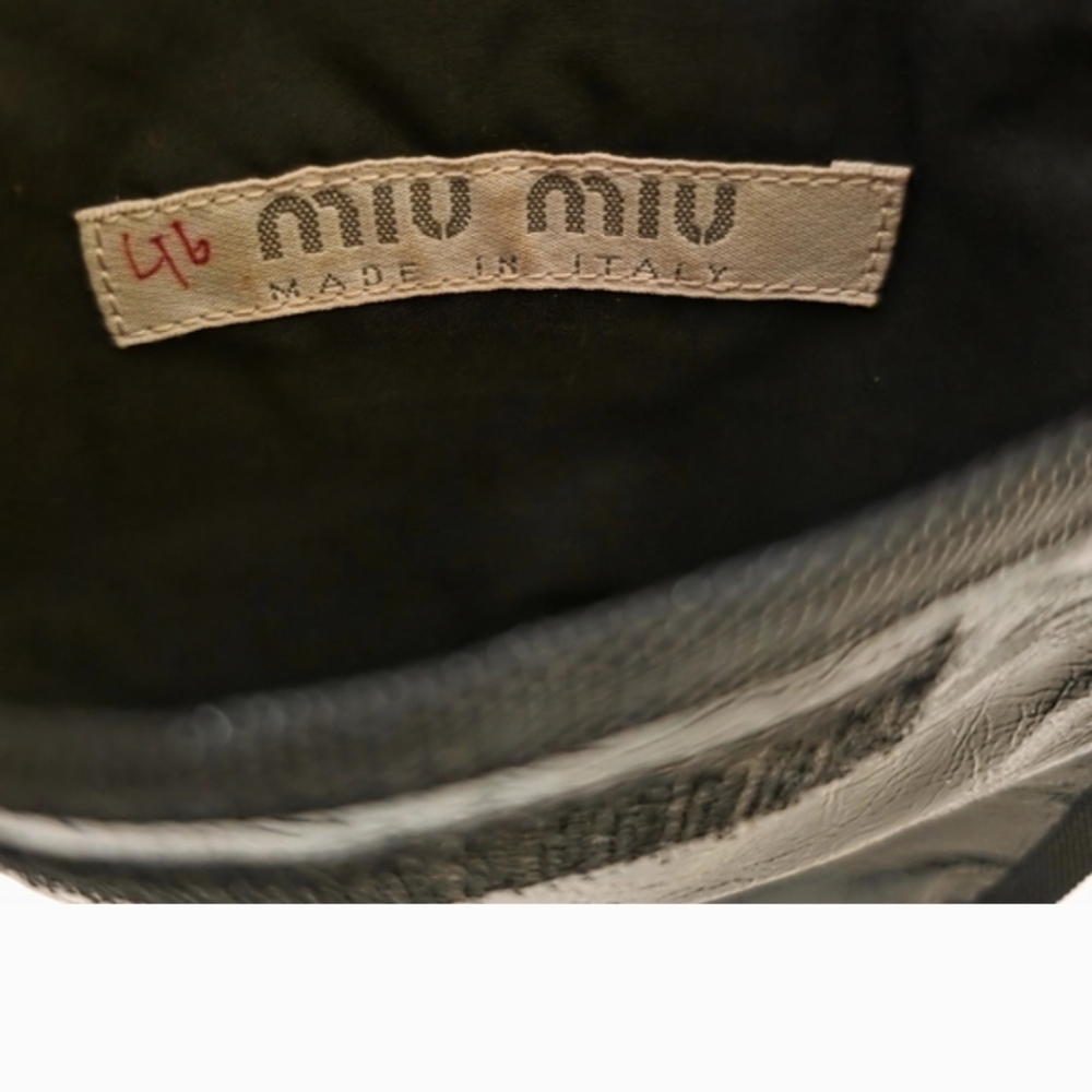 Miu Miu Black Patent Leather Crossbody Pouch - Picture 6 of 9